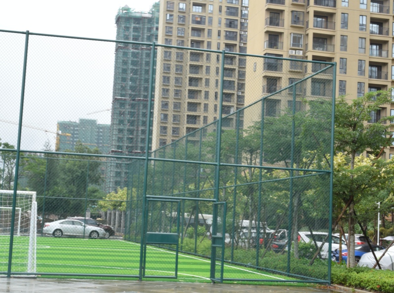 塑胶跑道施工步骤中的技术要点：如何通过基础层处理延长跑道使用寿命